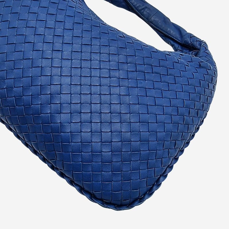 MEDIUM BLÅ CLASSIC VENETA HOBO taske fra brand: BOTTEGA VENETA - We Do Vintage
