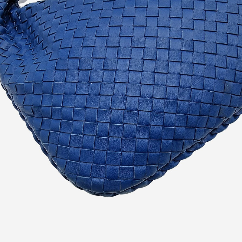 MEDIUM BLÅ CLASSIC VENETA HOBO taske fra brand: BOTTEGA VENETA - We Do Vintage