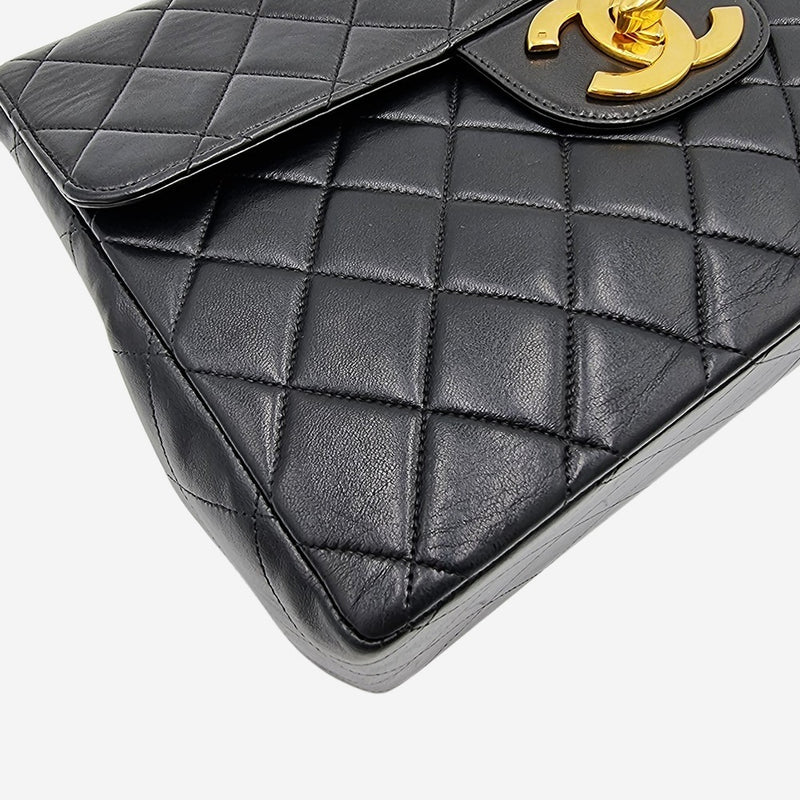 VINTAGE JUMBO SINGLE CLASSIC FLAP BAG taske fra brand: CHANEL - We Do Vintage