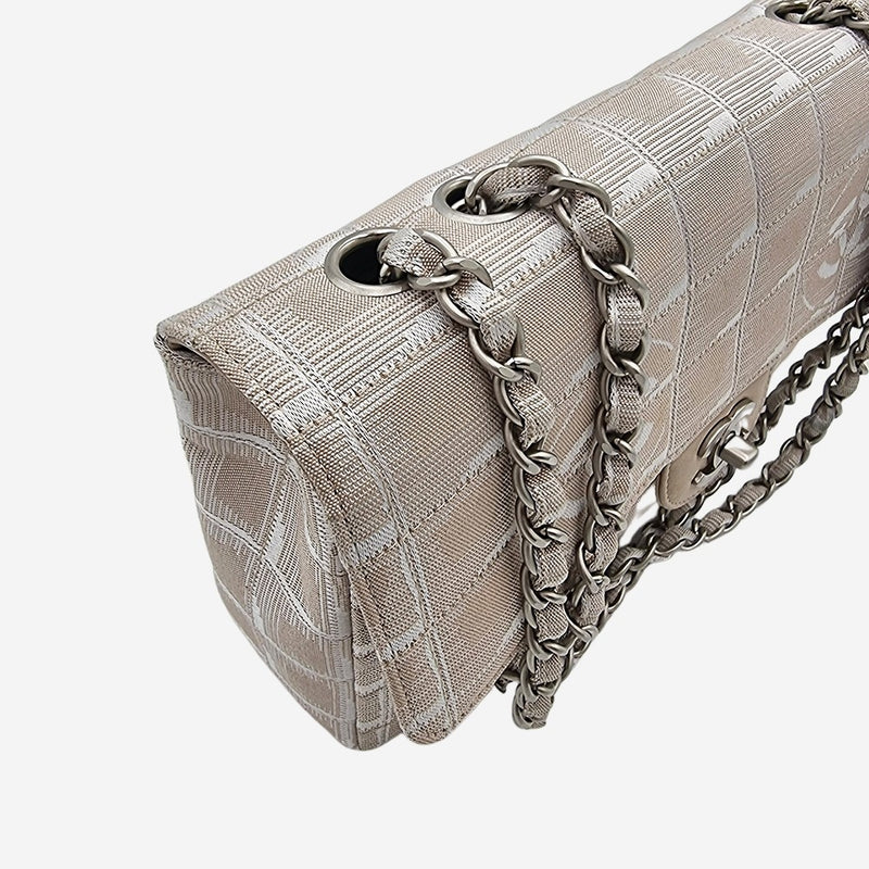 MEDIUM NEW TRAVEL LINE SINGLE FLAP BAG taske fra brand: CHANEL - We Do Vintage