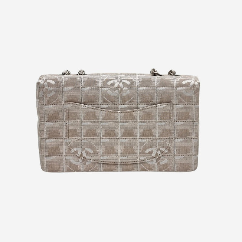 MEDIUM NEW TRAVEL LINE SINGLE FLAP BAG taske fra brand: CHANEL - We Do Vintage