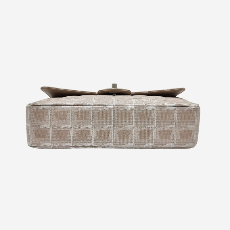 MEDIUM NEW TRAVEL LINE SINGLE FLAP BAG taske fra brand: CHANEL - We Do Vintage