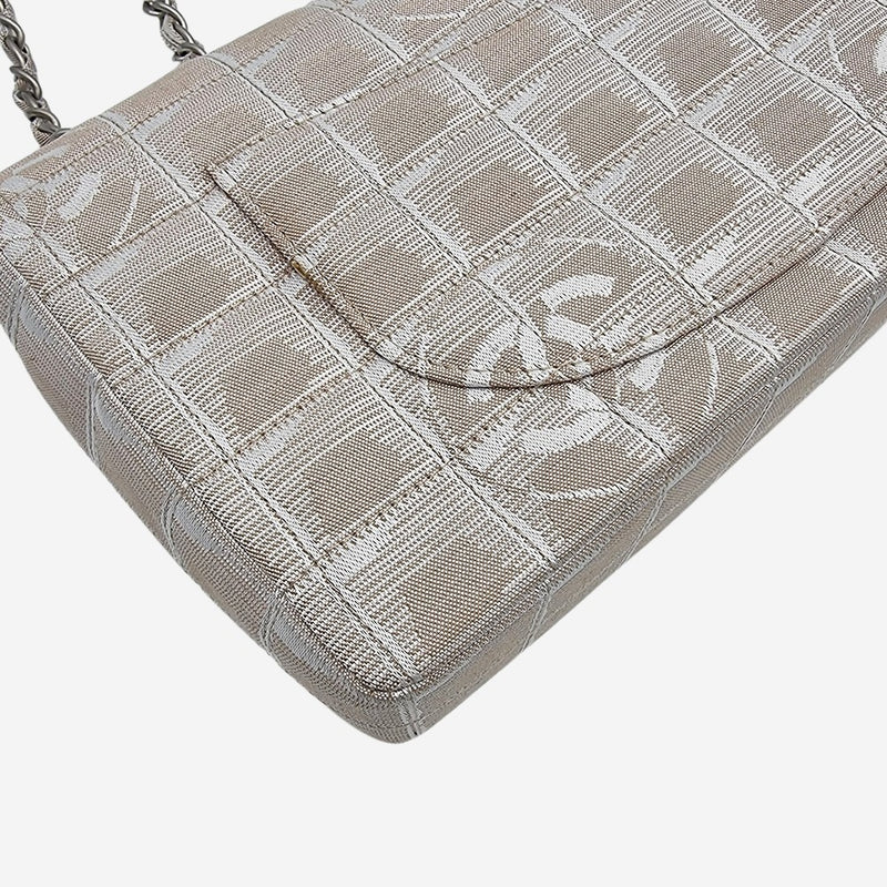 MEDIUM NEW TRAVEL LINE SINGLE FLAP BAG taske fra brand: CHANEL - We Do Vintage