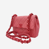 Lacquered metal caviar flap bag taske fra brand: CHANEL - We Do Vintage