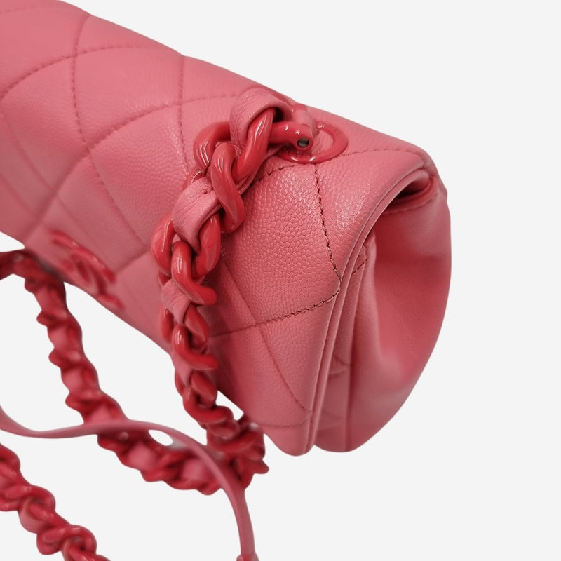Lacquered metal caviar flap bag taske fra brand: CHANEL - We Do Vintage