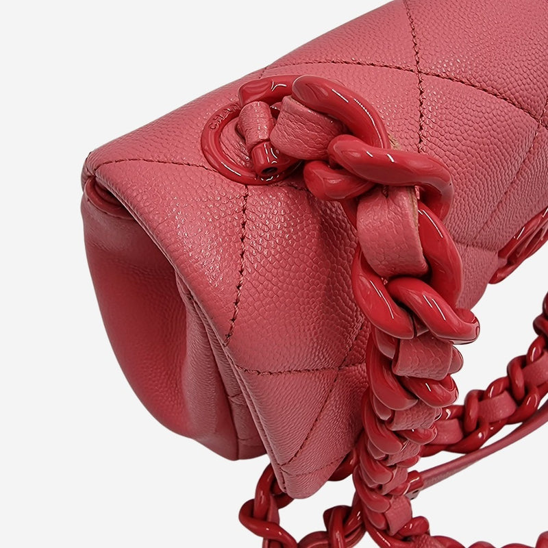 Lacquered metal caviar flap bag taske fra brand: CHANEL - We Do Vintage
