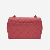 Lacquered metal caviar flap bag taske fra brand: CHANEL - We Do Vintage