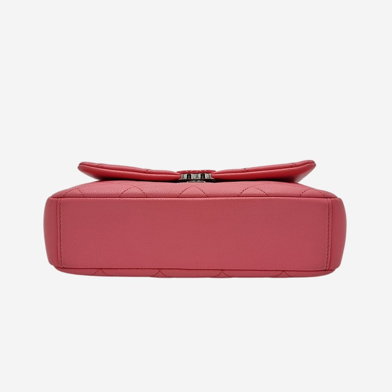 Lacquered metal caviar flap bag taske fra brand: CHANEL - We Do Vintage
