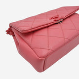 Lacquered metal caviar flap bag taske fra brand: CHANEL - We Do Vintage
