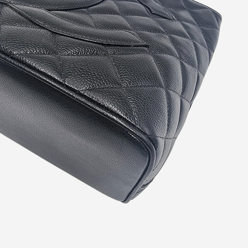 medallion caviar tote taske fra brand: CHANEL - We Do Vintage