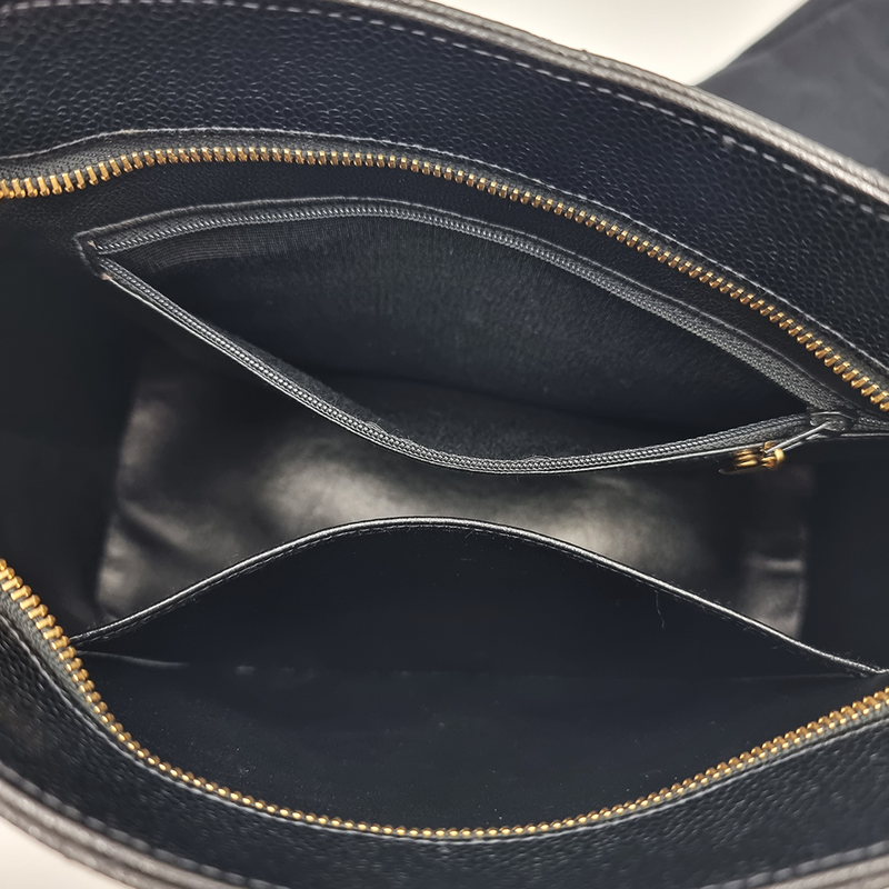 medallion caviar tote taske fra brand: CHANEL - We Do Vintage