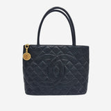 MEDALLION CAVIAR TOTE taske fra brand: CHANEL - We Do Vintage