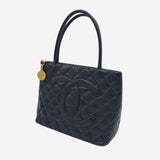 MEDALLION CAVIAR TOTE taske fra brand: CHANEL - We Do Vintage