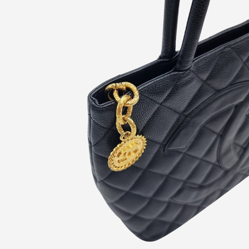MEDALLION CAVIAR TOTE taske fra brand: CHANEL - We Do Vintage
