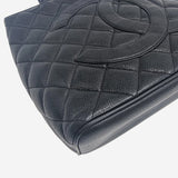 MEDALLION CAVIAR TOTE taske fra brand: CHANEL - We Do Vintage