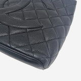 MEDALLION CAVIAR TOTE taske fra brand: CHANEL - We Do Vintage