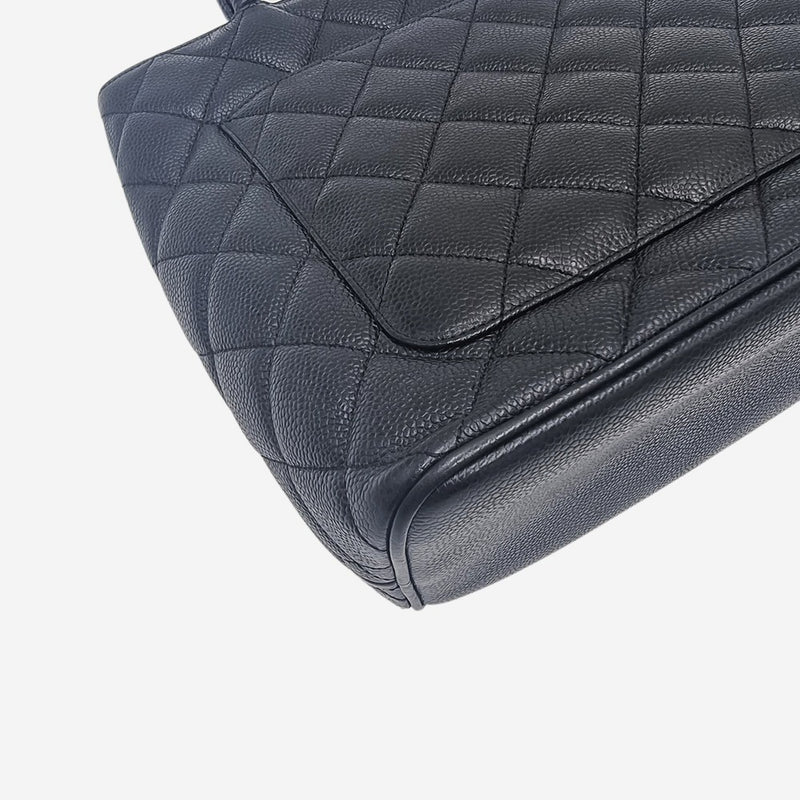 MEDALLION CAVIAR TOTE taske fra brand: CHANEL - We Do Vintage