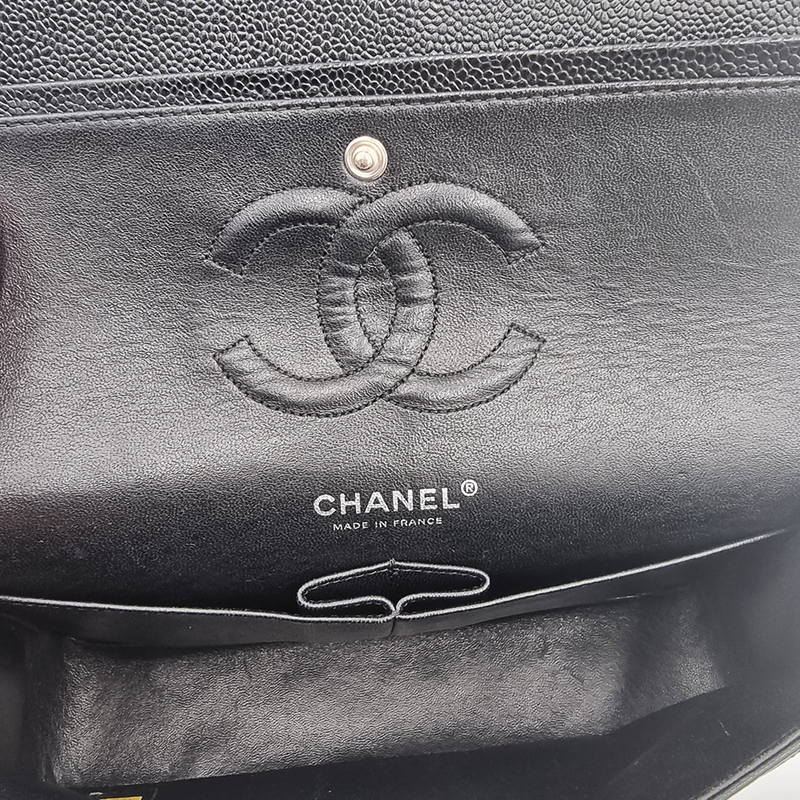 MEDIUM SORT CAVIAR CLASSIC DOUBLE FLAP taske fra brand: CHANEL - We Do Vintage