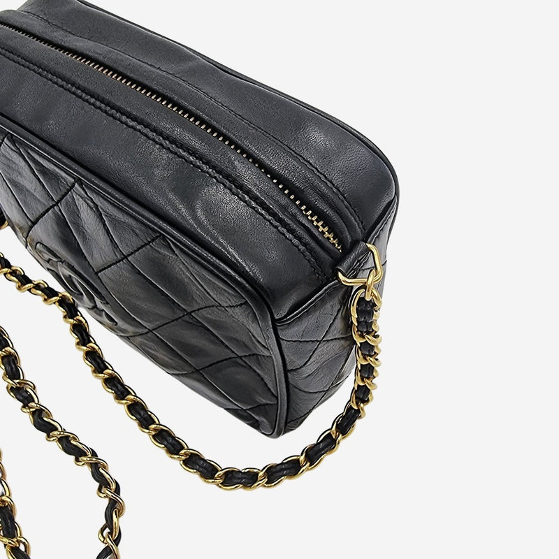 DIAMAND QUILTED CAMERA BAG taske fra brand: CHANEL - We Do Vintage