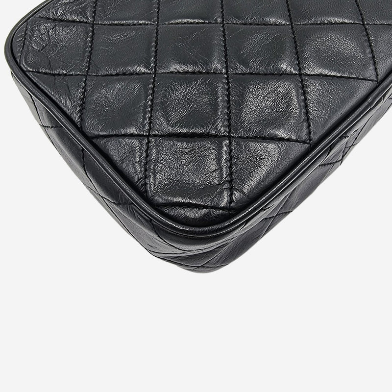 DIAMAND QUILTED CAMERA BAG taske fra brand: CHANEL - We Do Vintage