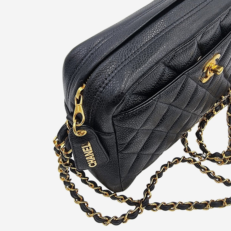 DIAMAND QUILTED CAVIAR CAMERA BAG taske fra brand: CHANEL - We Do Vintage