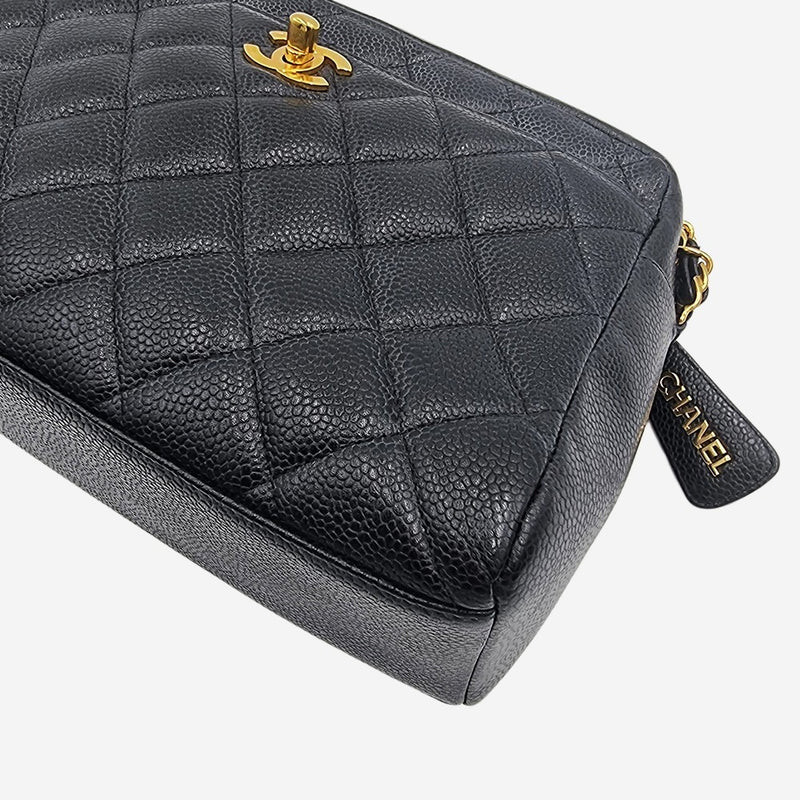 DIAMAND QUILTED CAVIAR CAMERA BAG taske fra brand: CHANEL - We Do Vintage
