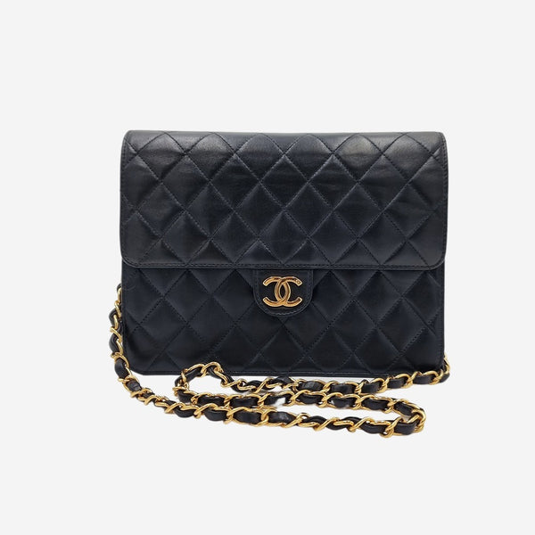 VINTAGE DIAMAND QUILTED FLAP BAG taske fra brand: CHANEL - We Do Vintage