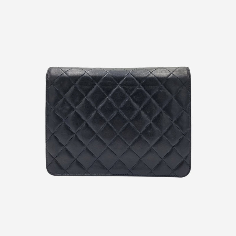 VINTAGE DIAMAND QUILTED FLAP BAG taske fra brand: CHANEL - We Do Vintage