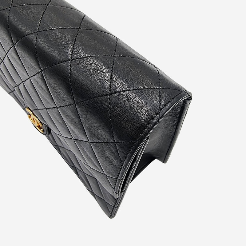 VINTAGE DIAMAND QUILTED FLAP BAG taske fra brand: CHANEL - We Do Vintage