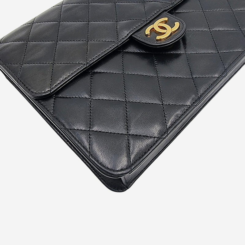 VINTAGE DIAMAND QUILTED FLAP BAG taske fra brand: CHANEL - We Do Vintage