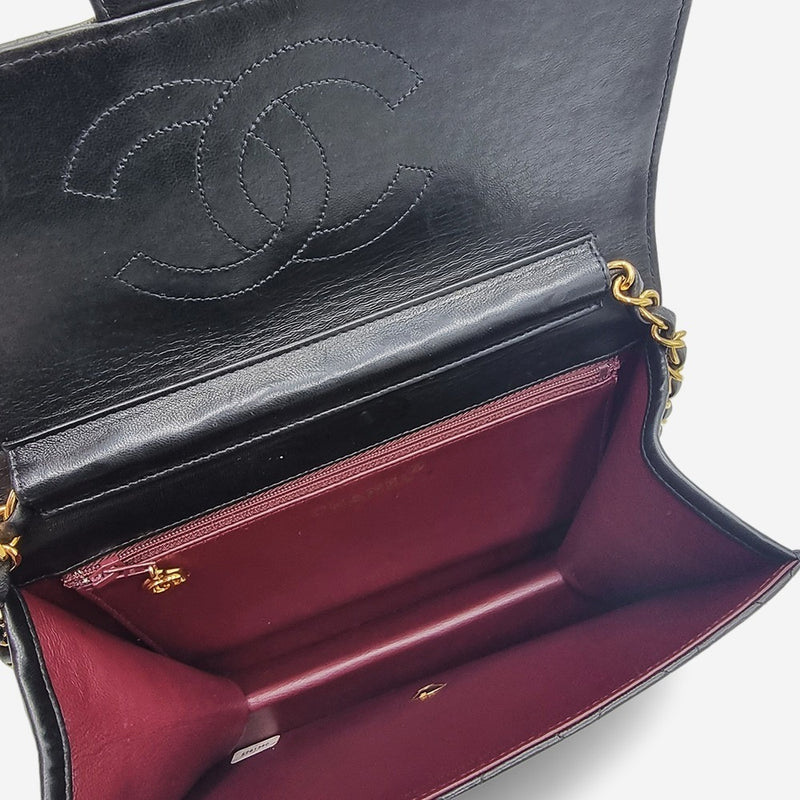 VINTAGE DIAMAND QUILTED FLAP BAG taske fra brand: CHANEL - We Do Vintage