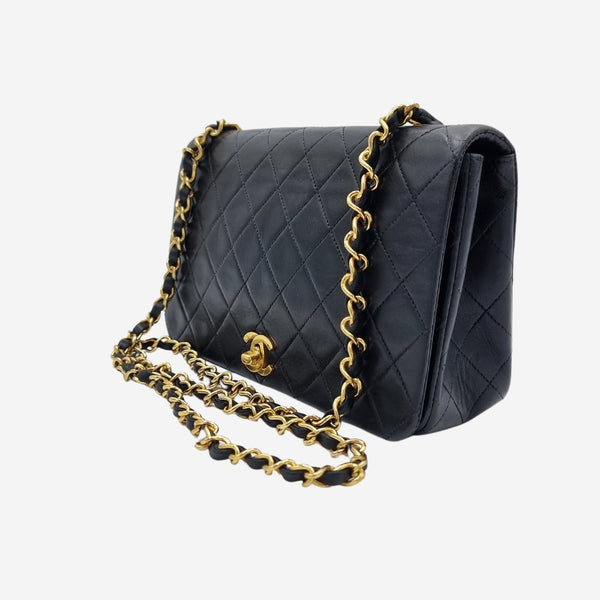 SORT FULL FLAP BAG taske fra brand: CHANEL - We Do Vintage