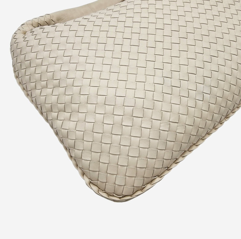 LARGE RÅHVID CLASSIC VENETA HOBO taske fra brand: BOTTEGA VENETA - We Do Vintage