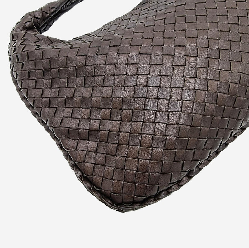 MEDIUM BRUN CLASSIC VENETA HOBO taske fra brand: BOTTEGA VENETA - We Do Vintage