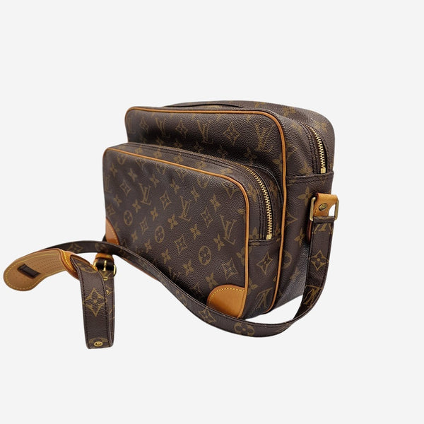 MONOGRAM CANVAS NILE MM taske fra brand: LOUIS VUITTON - We Do Vintage
