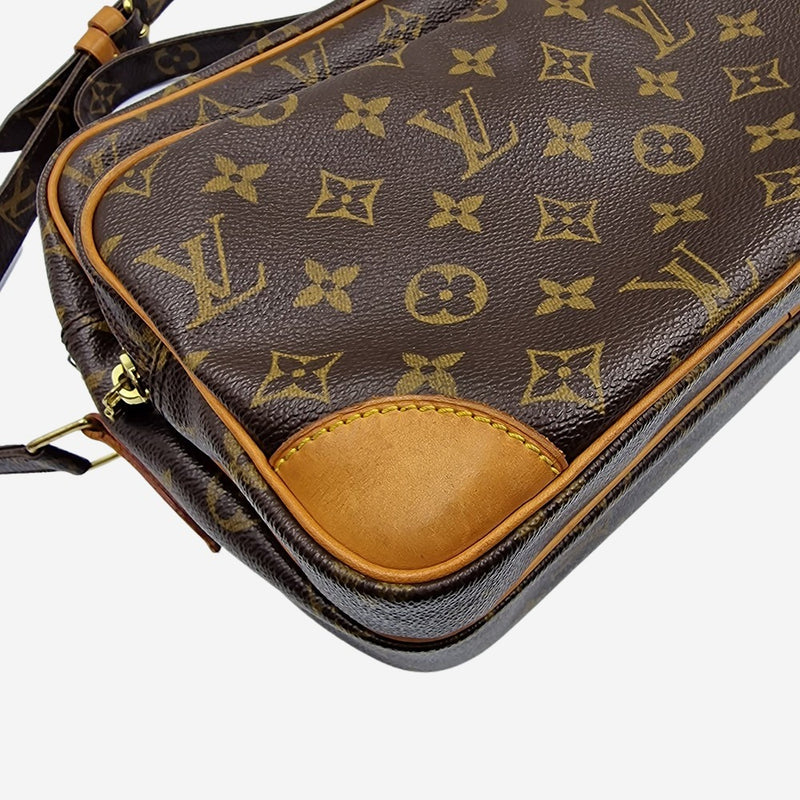 MONOGRAM CANVAS NILE MM taske fra brand: LOUIS VUITTON - We Do Vintage