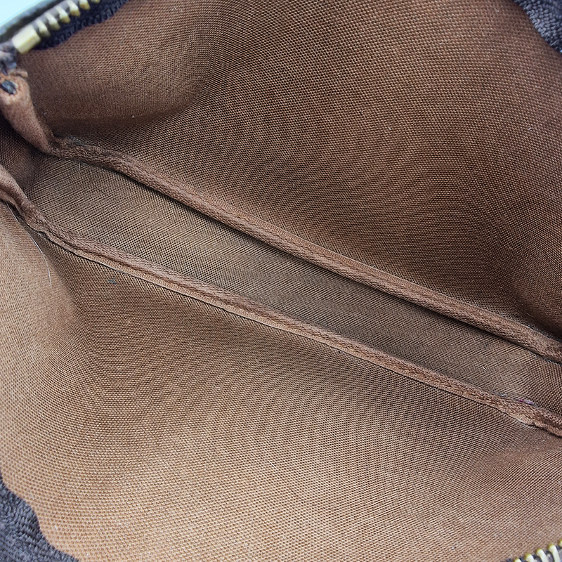 MONOGRAM CANVAS POCHETTE ACCESSOIRES taske fra brand: LOUIS VUITTON - We Do Vintage