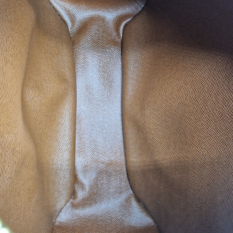 MONOGRAM CANVAS BLOIS taske fra brand: LOUIS VUITTON - We Do Vintage