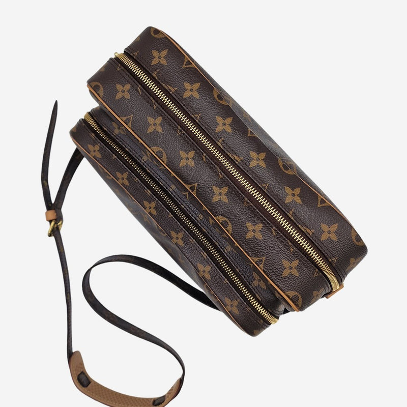 MONOGRAM CANVAS NILE MM