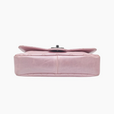 Lyserød medium iridescent lambskin single flap