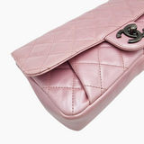 Lyserød medium iridescent lambskin single flap