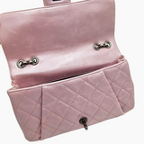 Lyserød medium iridescent lambskin single flap
