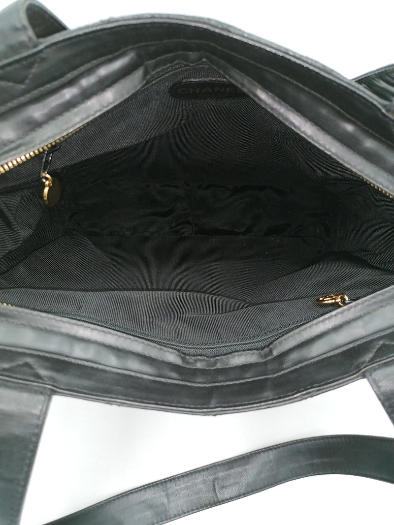 Sort CC Coated Canvas shoulder bag taske fra brand: CHANEL - We Do Vintage