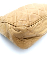 Beige Quilted Camera bag taske fra brand: CHANEL - We Do Vintage