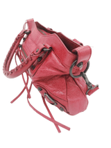 Rød/Pink First Bag Agneau taske fra brand: BALENCIAGA - We Do Vintage