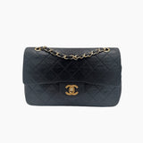 Sort small classic flap bag taske fra brand: CHANEL - We Do Vintage