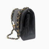 Sort small classic flap bag taske fra brand: CHANEL - We Do Vintage