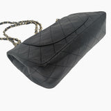 Sort small classic flap bag taske fra brand: CHANEL - We Do Vintage