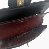 Sort small classic flap bag taske fra brand: CHANEL - We Do Vintage