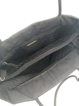 Sort large Nylon shoulder bag taske fra brand: PRADA - We Do Vintage
